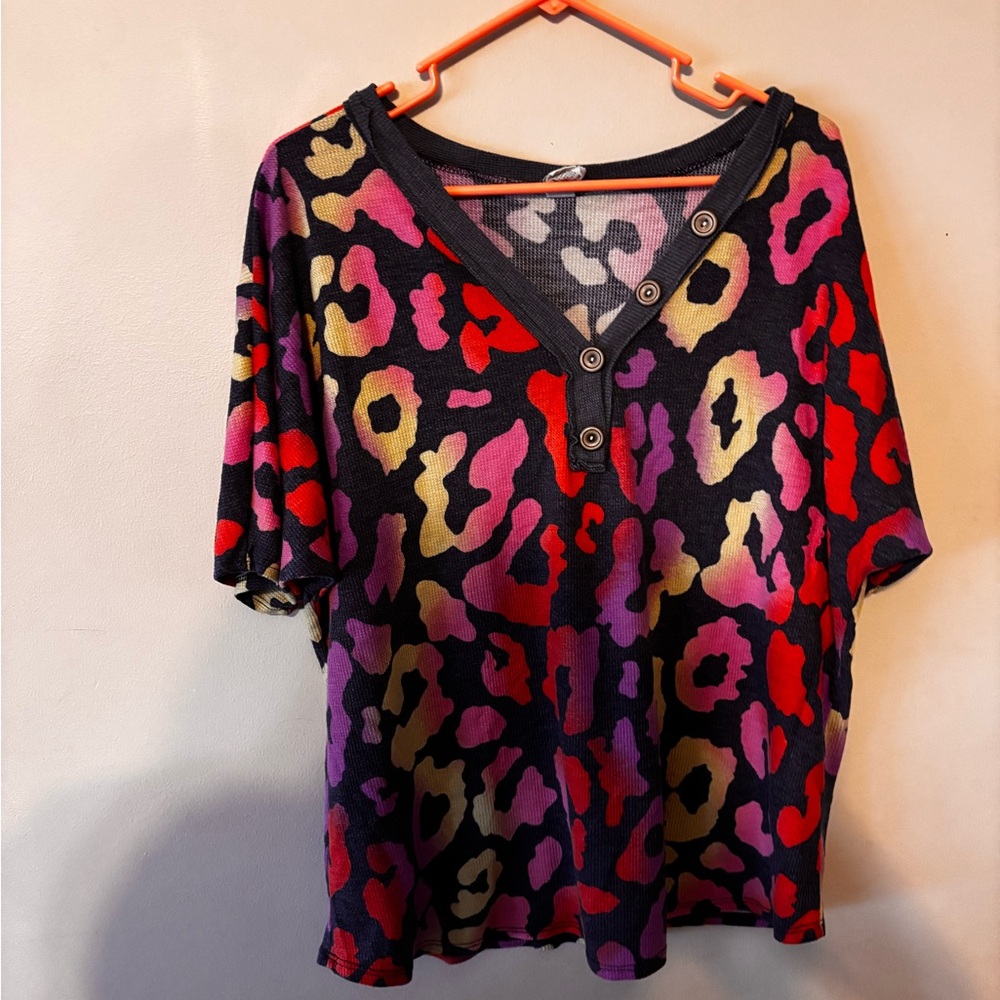 7th Ray Vibrant Animal Print V-Neck Tee
